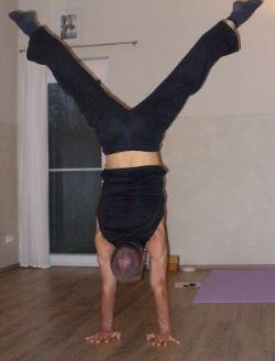 Handstand     Foto+(C):Mo